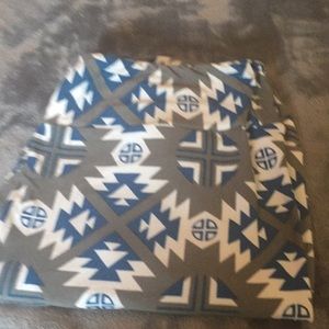 LulaRoe Tall & Curvy Leggings